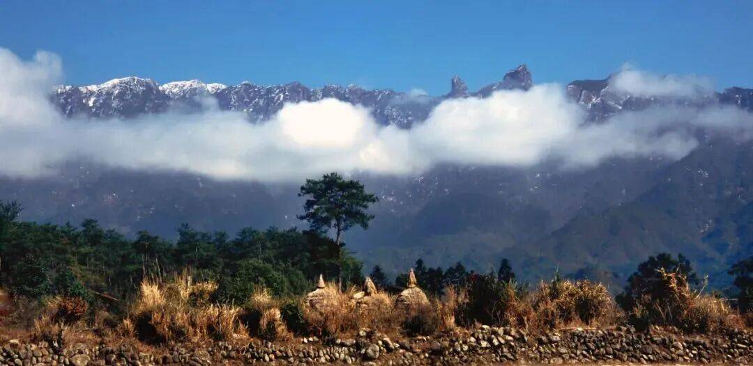 为什么年轻人迷上了爬山？ | 秋高气爽，是时候出发了→