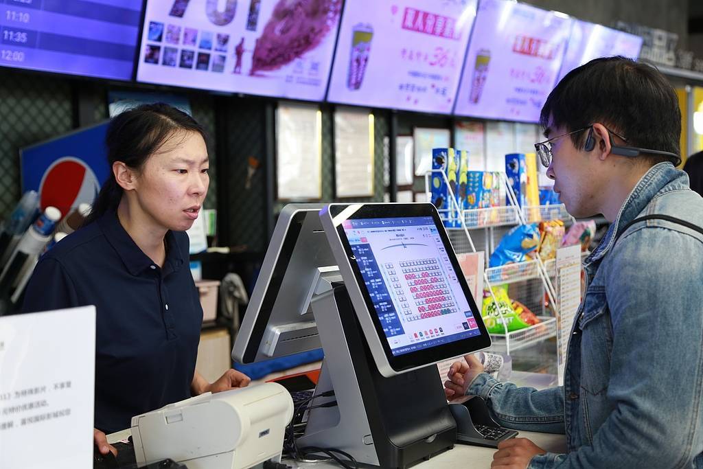 《毕正明的证明》上映18天即转战爱奇艺，影院“猝不及防”直言“不讲武德”