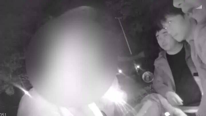 扬州一女子刷短视频惹祸：偷偷去银行取了6万现金，结果……